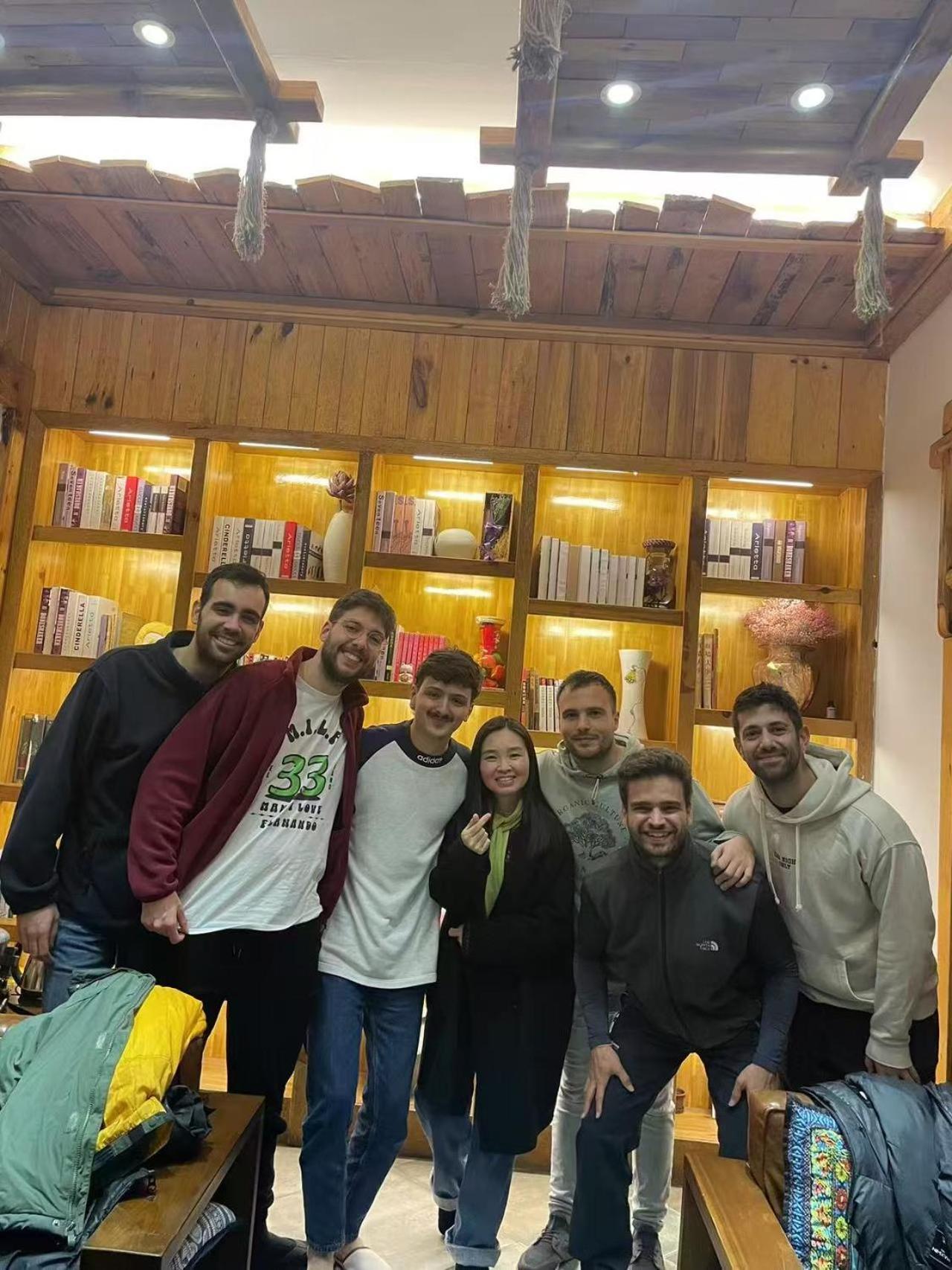 ז'אנגג'יאג'י Chong Chong Guesthouse מראה חיצוני תמונה